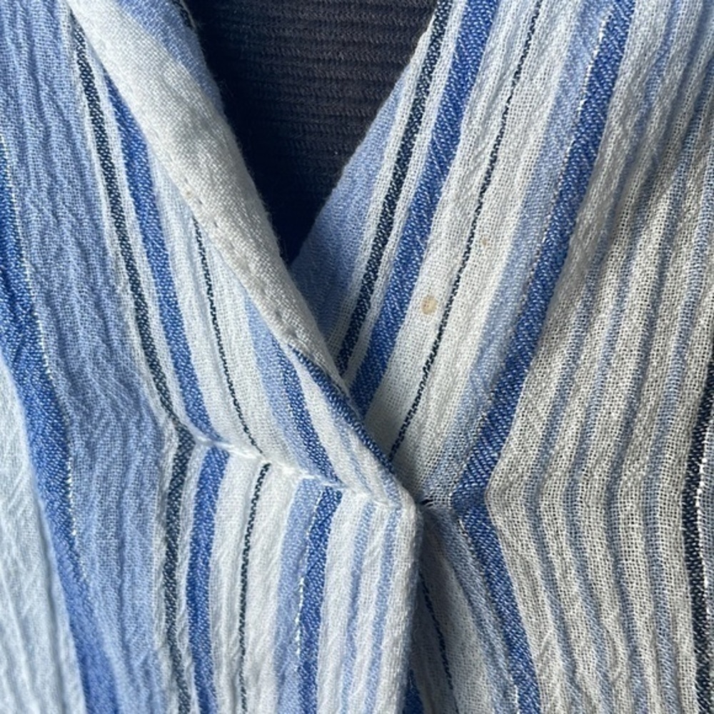 Chicos top blue white silver pinstripe size 1 or size 8/10 - Picture 3 of 9